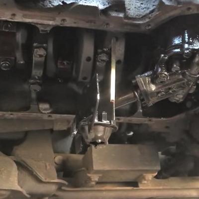 Двигатель со снятым поддоном